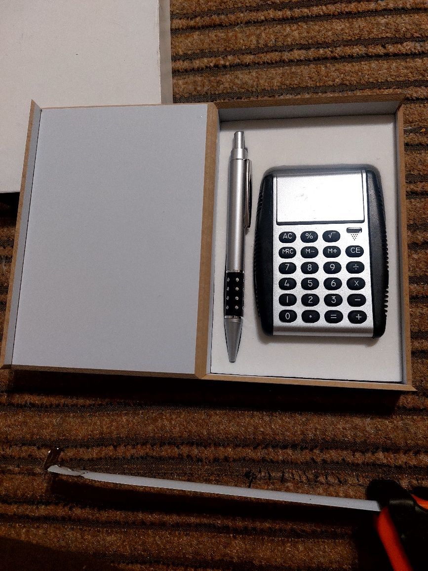 Подарочный набор 2 в1 Калькулятор и ручка