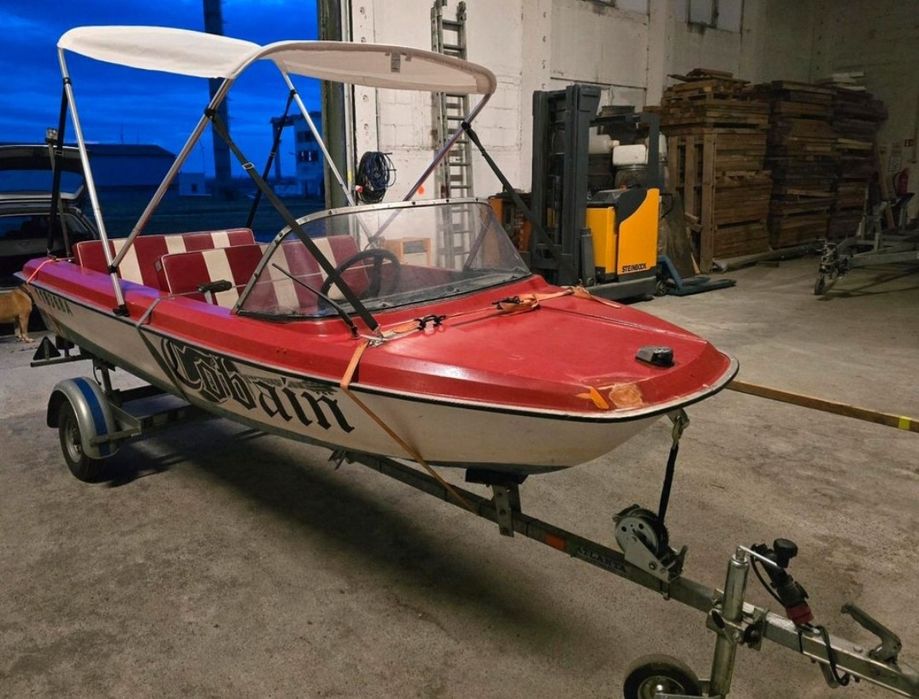 Łódź motorowa z przyczepką bez silnika