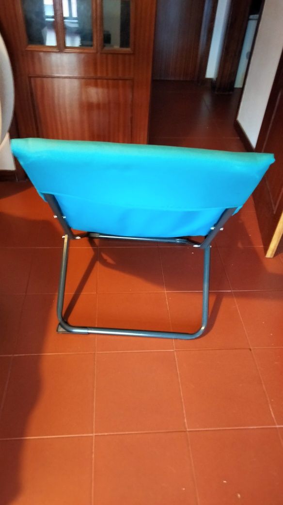 Cadeira dobrável azul