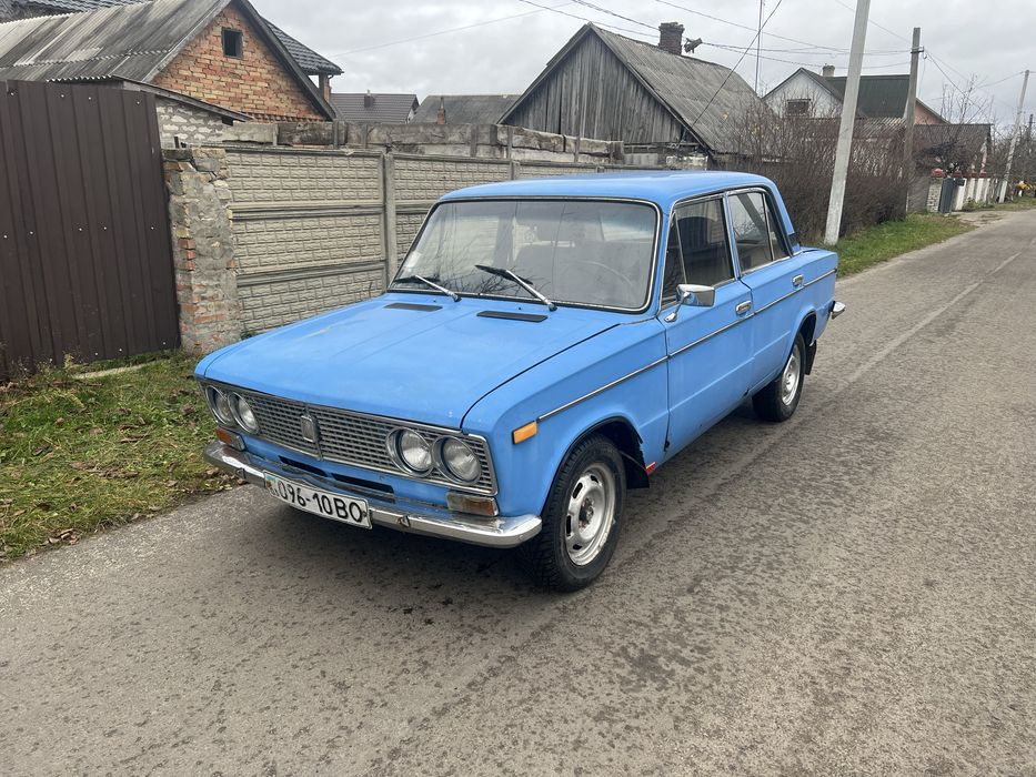 Автомобіль ваз 2103