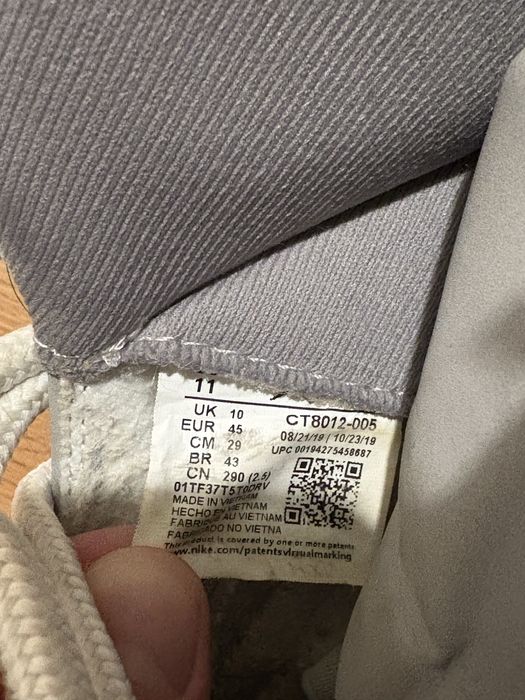 Air Jordan 11 grey