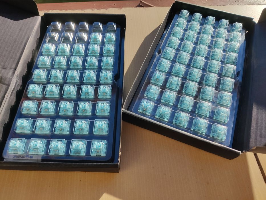 Akko Cream Blue V3 switche 82szt.