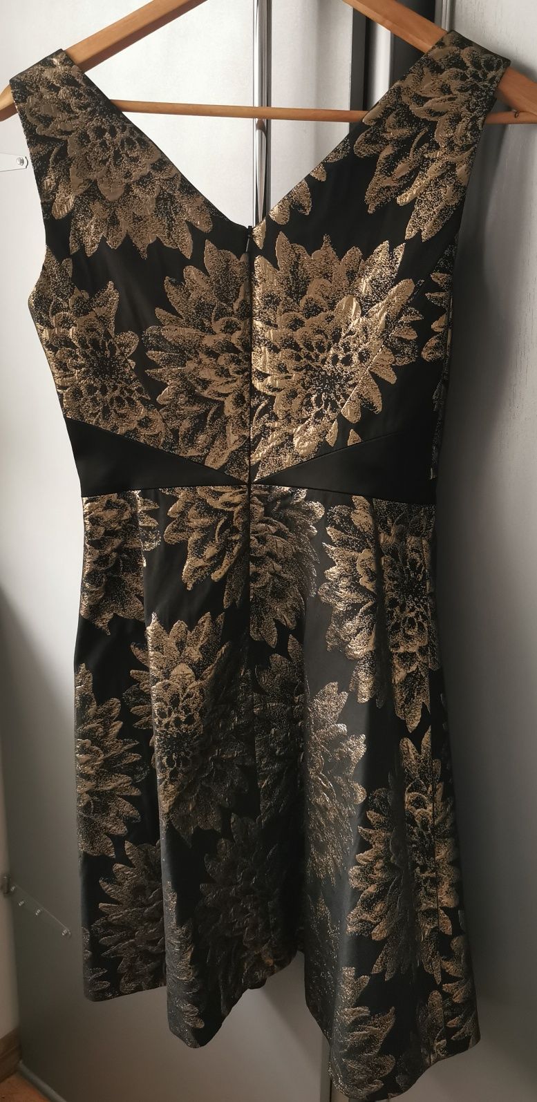 Elegancka sukienka koktajlowa Karen Miller, rozmiar 38