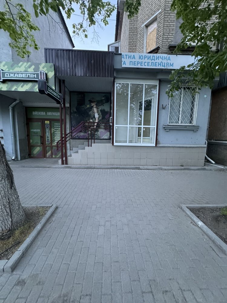Сдам помещение в центре Славянска  возле ГОВД  65м+70м раздельные вход