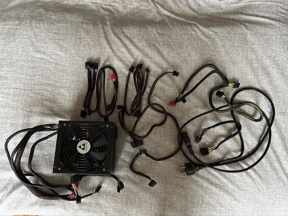 Блок питания Chieftec CFT-700-14CS