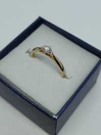 Śliczny złoty pierścionek z brylantem 2,01g r.9,5 p585