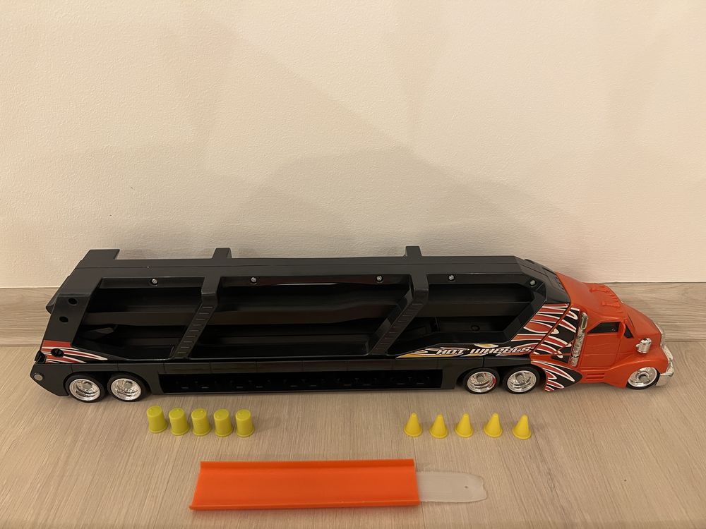 hotwheels ciężarówka do autek