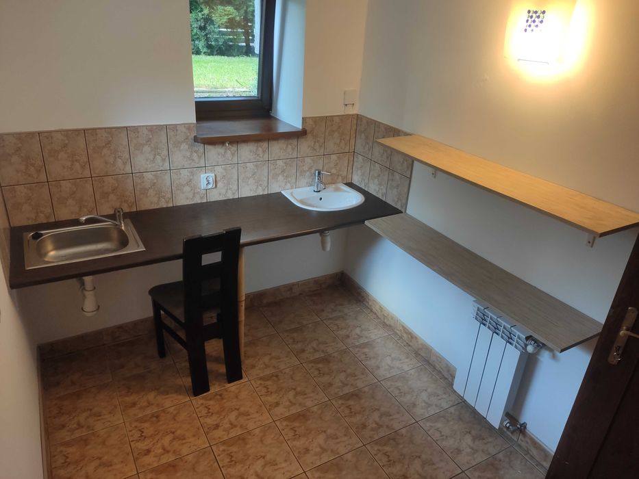 Wynajmę lokal na fryzjerstwo, kosmetykę, a także na małe biuro Mosina