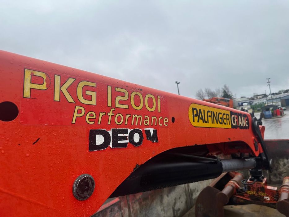 Volvo FM com grua e bascula