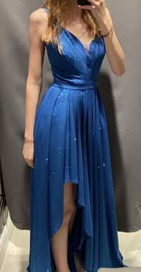 Niebieska sukienka balowa