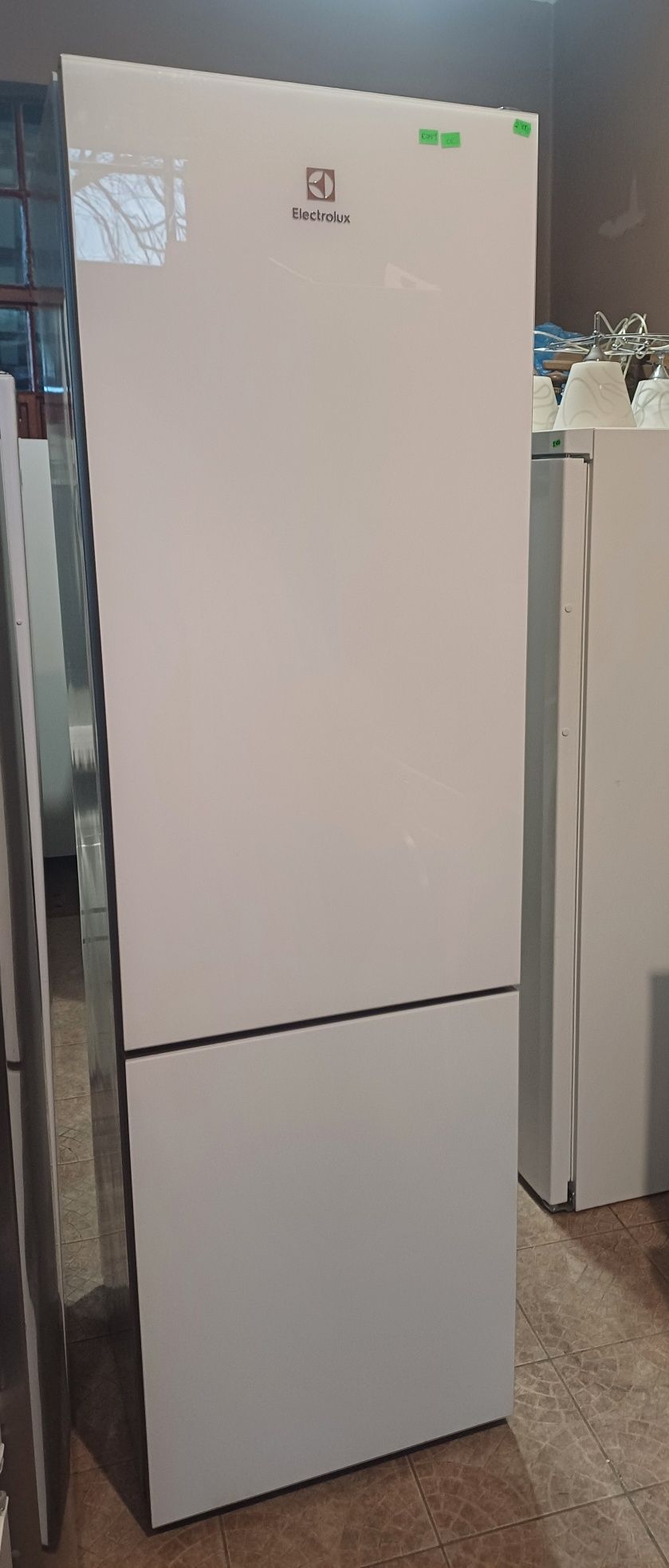 Lodówko zamrażarka Electrolux białe szkło Twin Tech NoFrost A ++