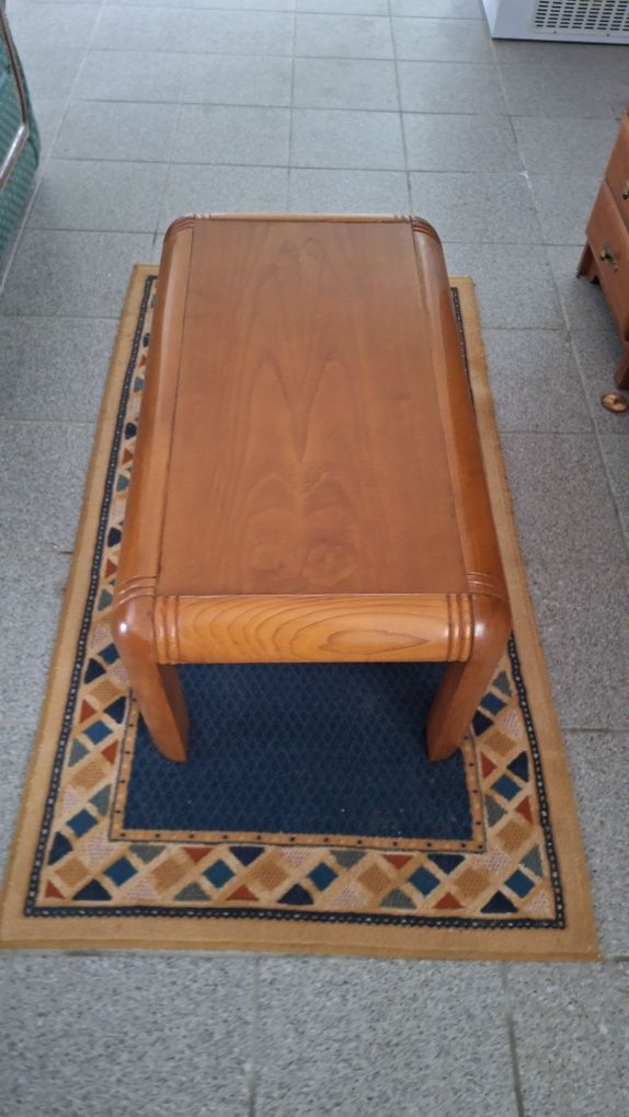 Mesa  em  madeira