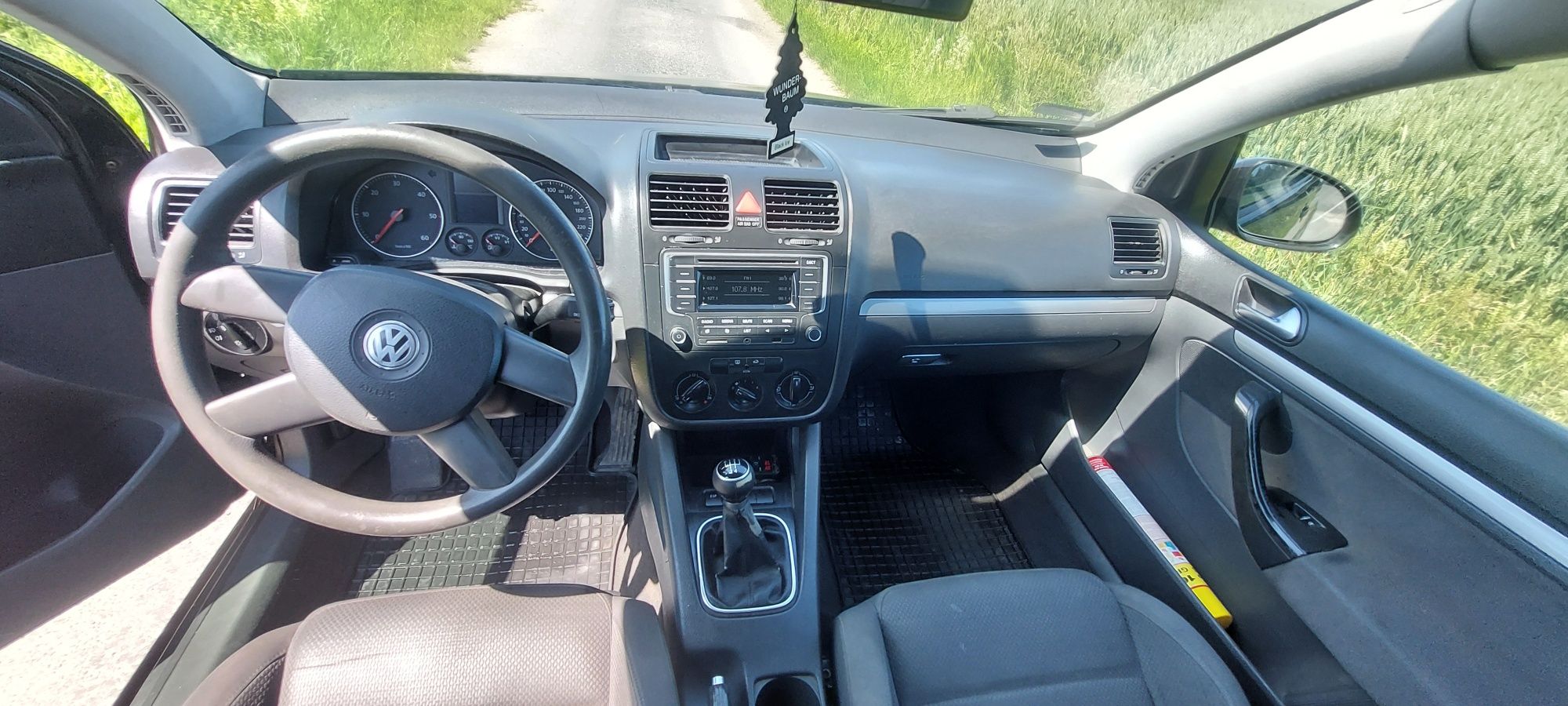 Sprzedam samochód golf 5