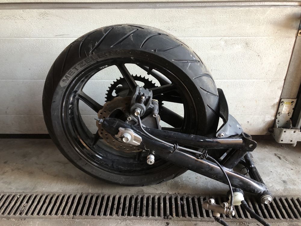 Wahacz kawasaki er-6f versys ninja koło tył zacisk