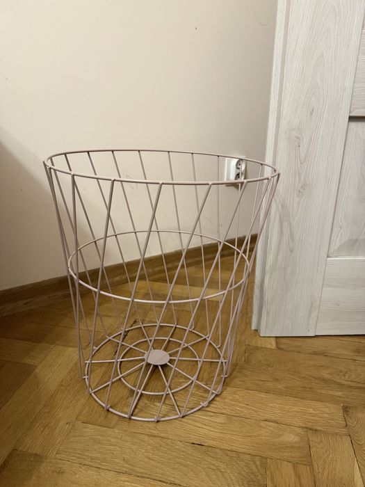 kosz/stolik rozowy ozdobny