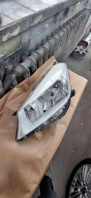 Toyota yaris 2013  lewa lampa wersja trend by