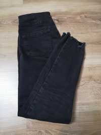 Czarne jeansy BELOVED