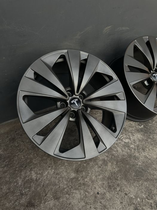 диски 5/114.3 r19 tesla perfomance