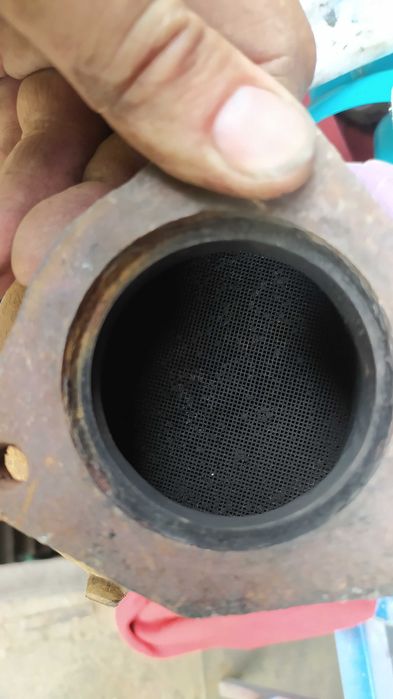 Каталізатор (цілий. повний). Вихлопна система.