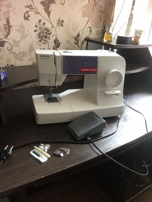 Швейна машина Toyota Super Jeans