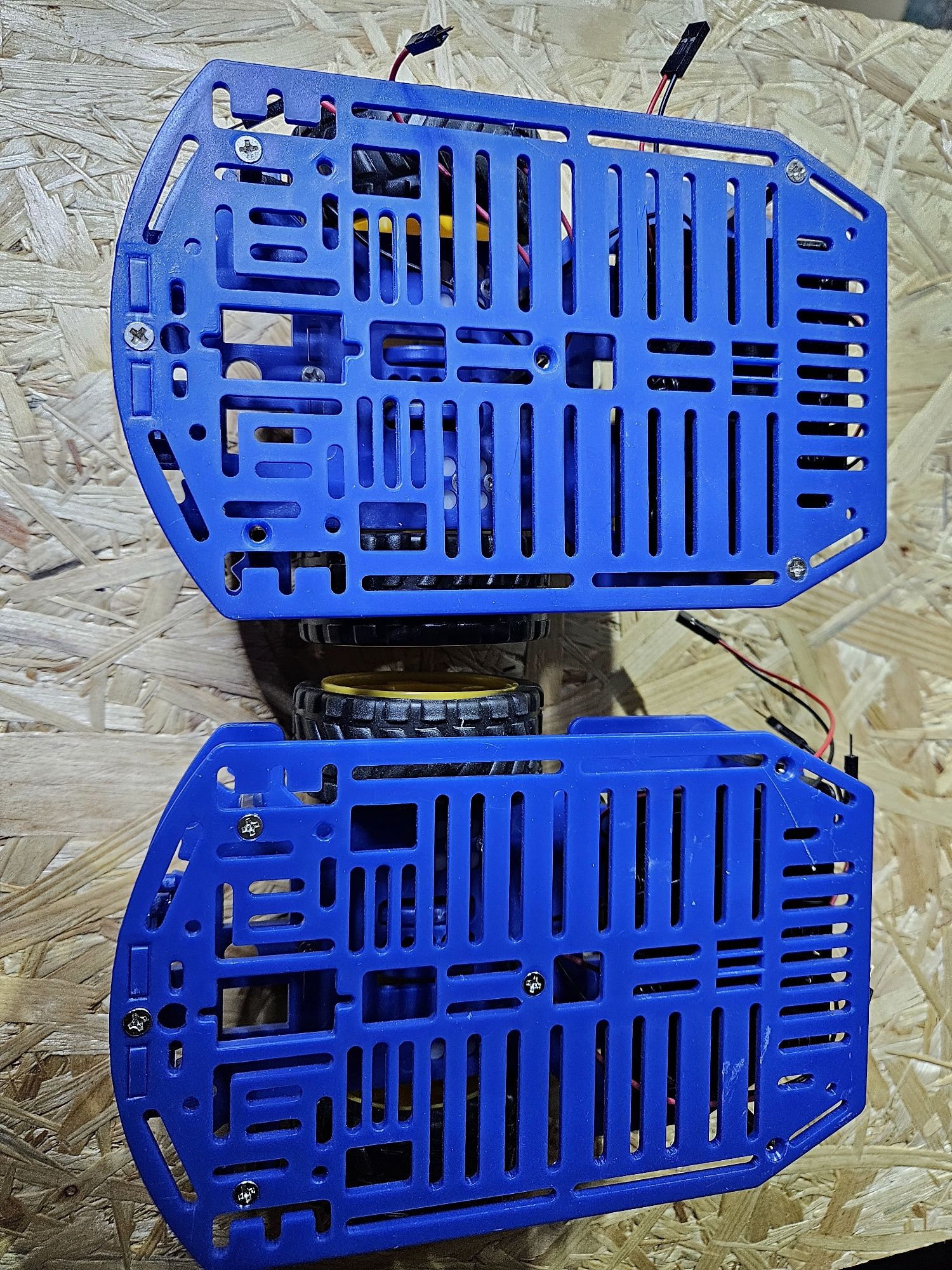 2 platformy robotów jeżdżących
