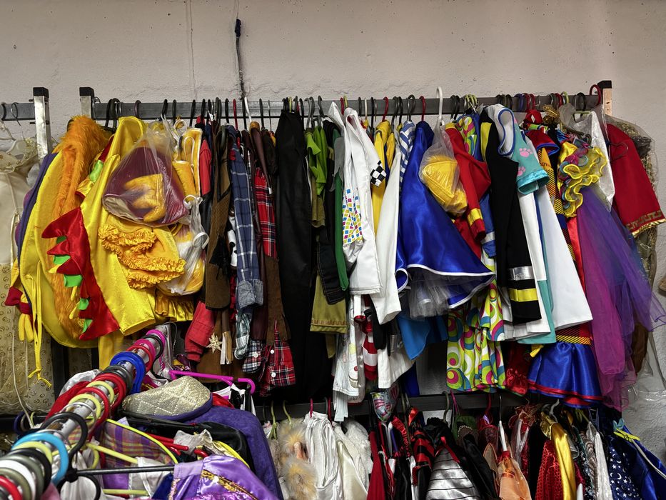 Продаж бази карнавальних костюмів