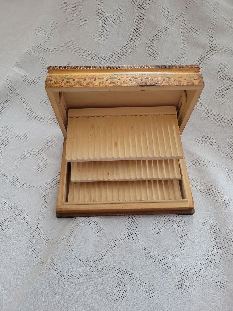 Drewniane pudełko na papierosy