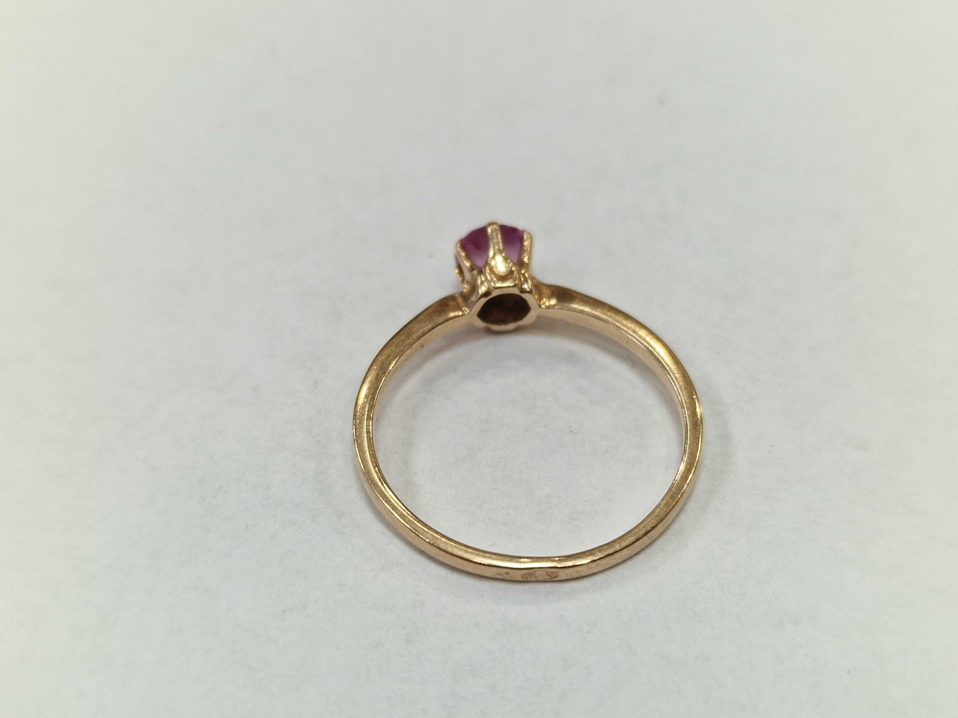 Warmet! Złoty pierścionek/ 585/ 1.86 gram/ R16/ Różowy Topaz/ 1963-86