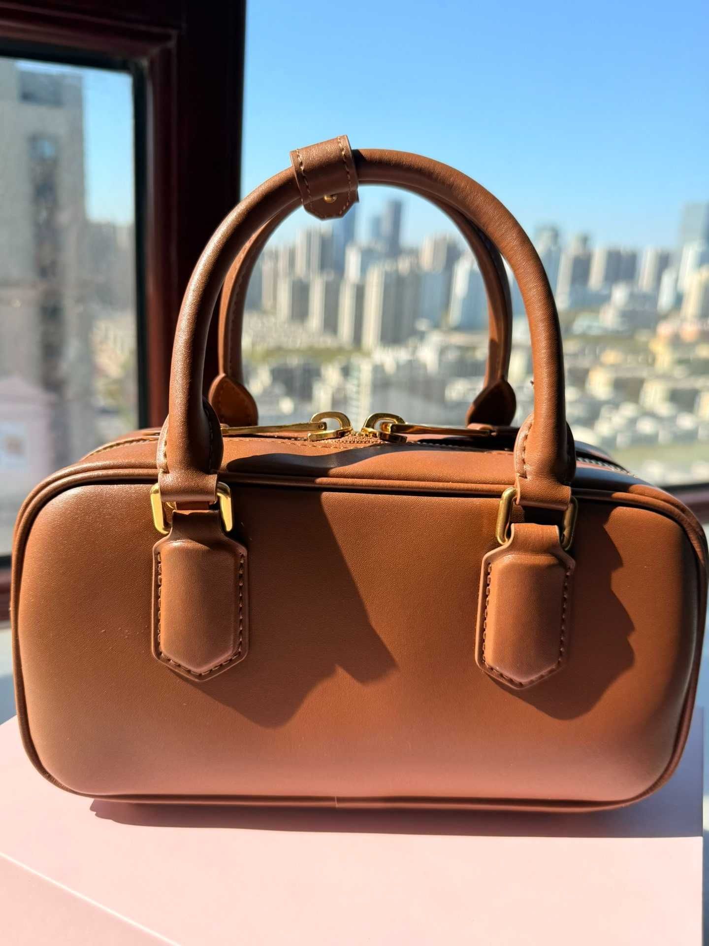 MiuMiu Brązowa Mini Torebka Crossbody Z Frędzlami Trend 2025