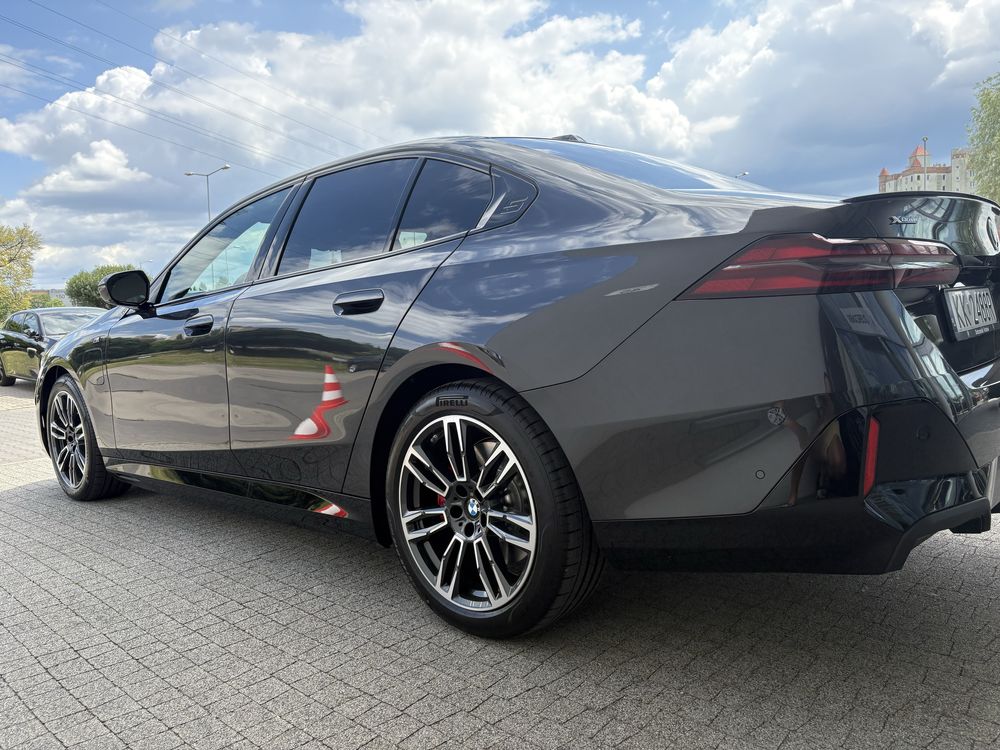 Wynajem BMW Serii 5 350e xDrive