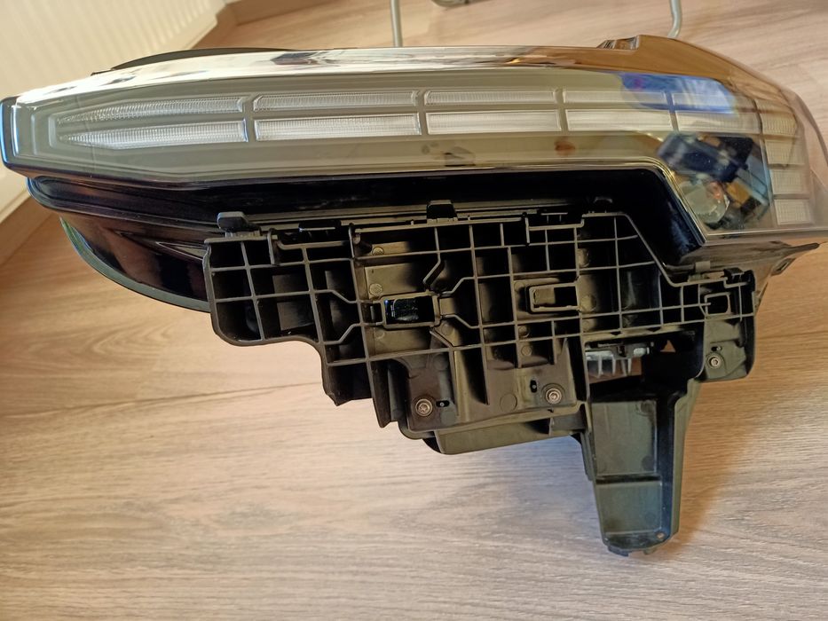 Lampa przednia Volvo ex30 lewa oryginał