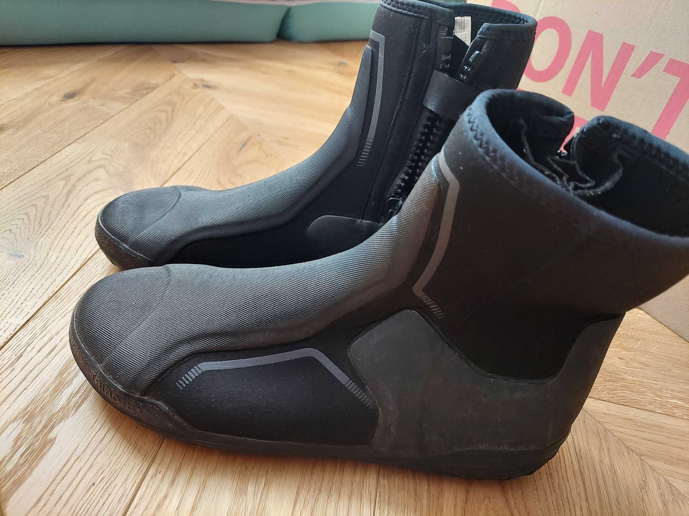 Buty żeglarskie do wody rozm 48/49 Tribord DG500