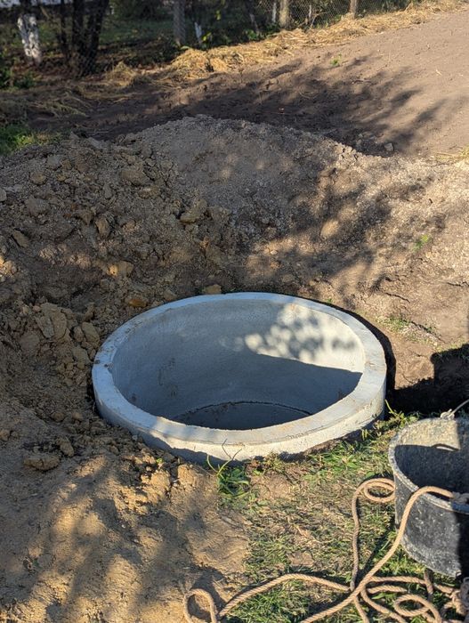 Копання септиків. Виготовлення кругів для септика. Також є кришки