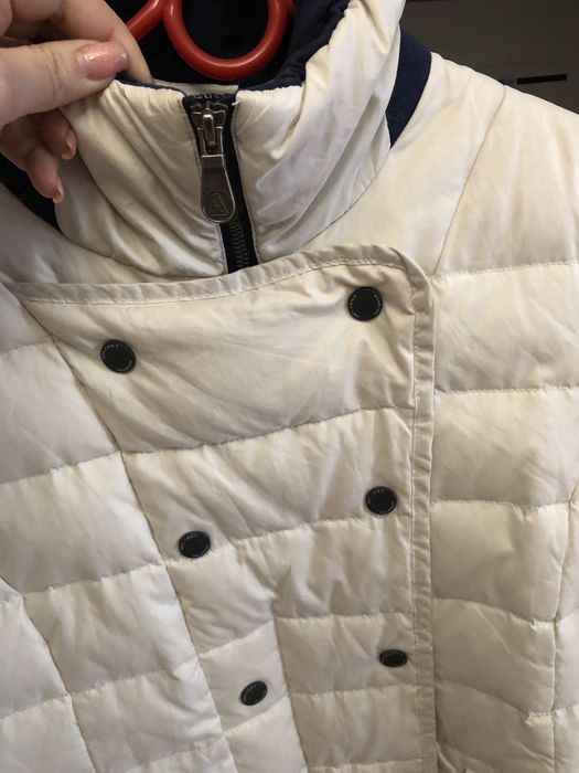 Жіноча фірмова куртка