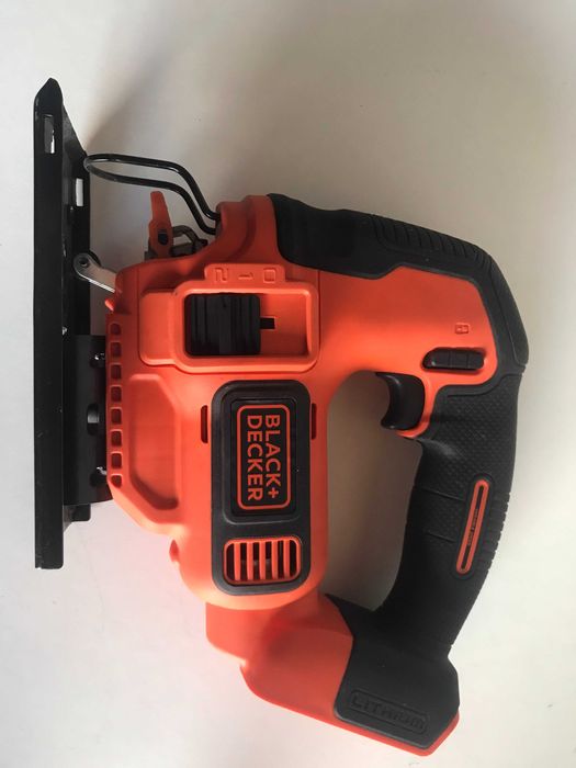 Акумуляторний лобзик BLACK+DECKER BDCJS18 з Англії