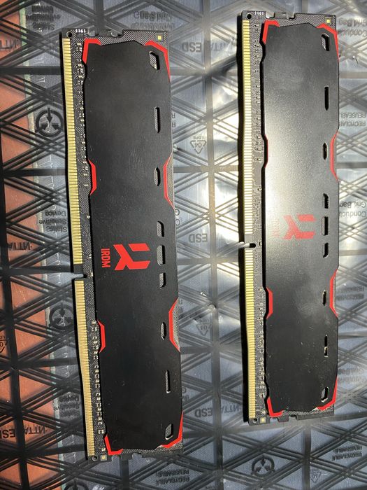Оперативна памʼять Goodram Iridium 2x8GB