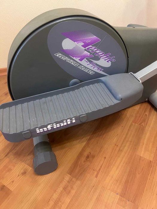 Тренажер (Орбітрек) INFINITI