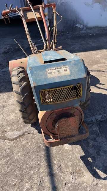 Motocultivador com acessórios