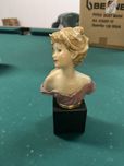 Peça de mulher em louça