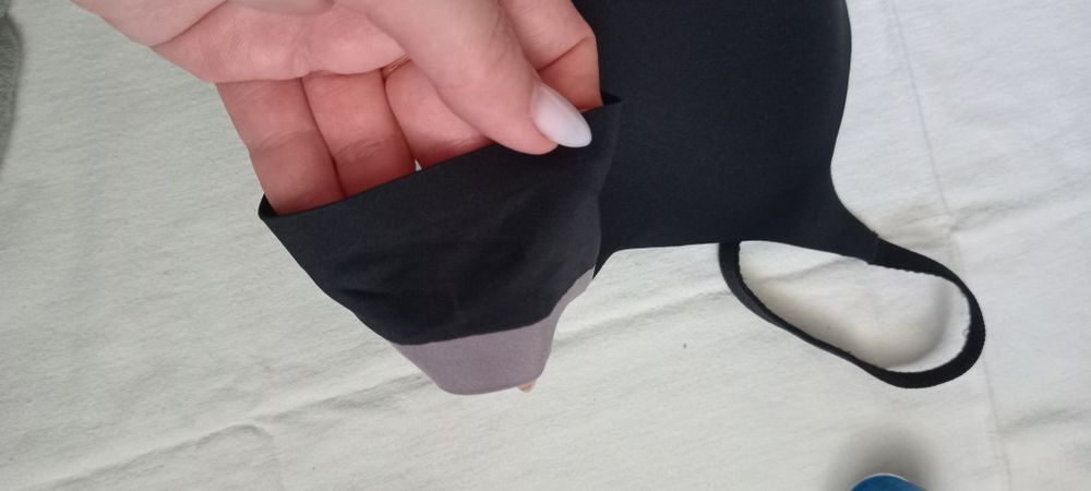 Нижня білизна, бюстгалтер