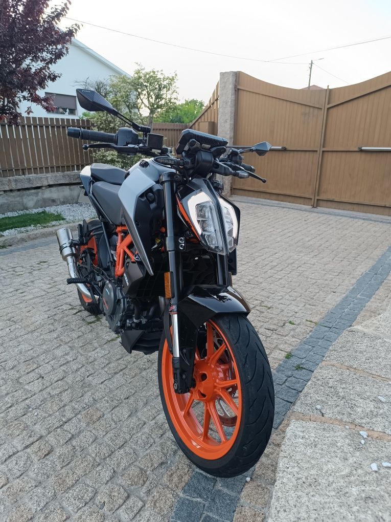 KTM DUKE 390    .