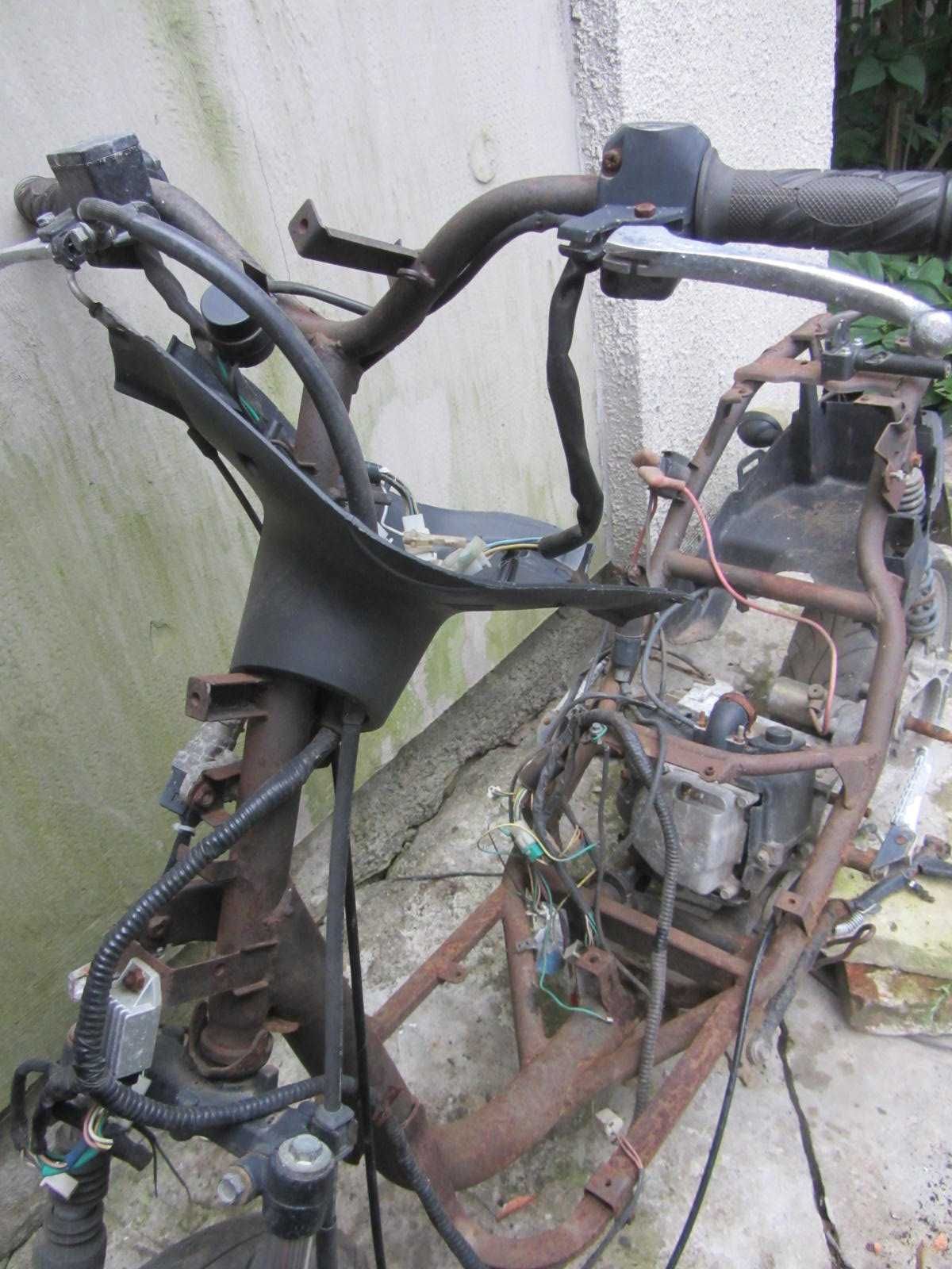 ZIP R3i китайський скутер в розбор