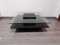 Mesa de centro 1m por 1m 35cm altura, madeira maciça e vidro de 1cm..