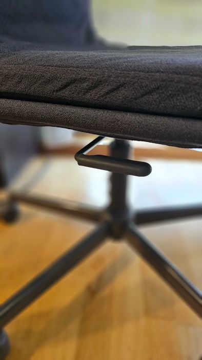 Krzesło konferencyjne, biurowe IKEA MULLFJÄLLET Naggen Ciemnoszary