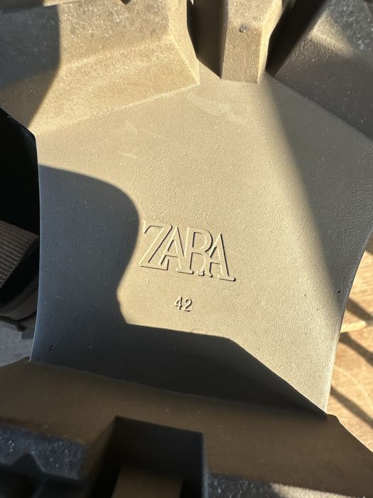 Жіночі високі черевики zara