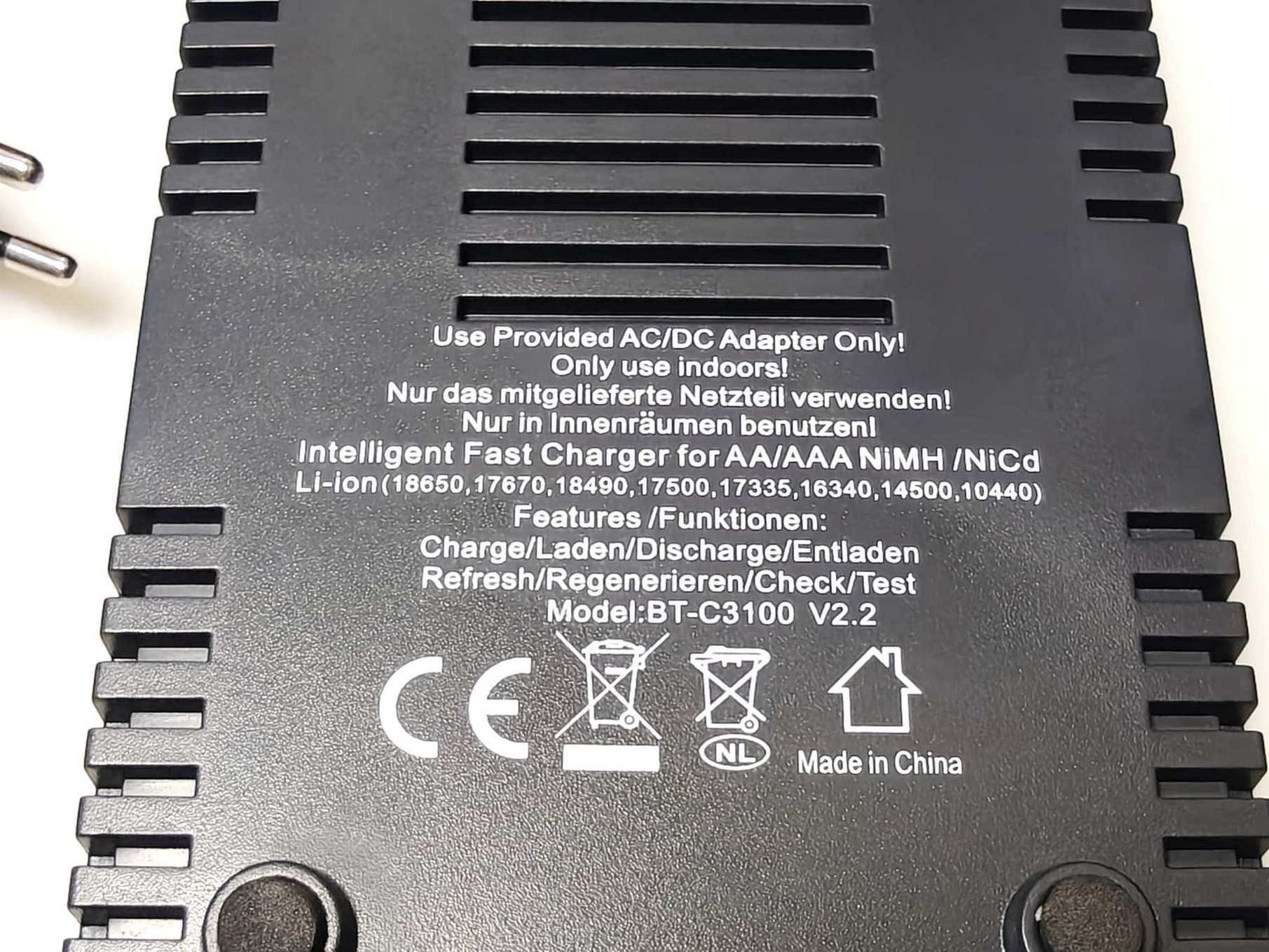 зарядное устройство Opus BT-C3100 V2.2  AA AAA 18650 21700