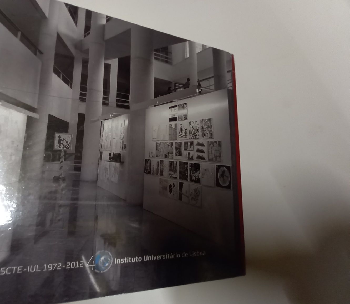 Revista de Arquitetura ainda selada