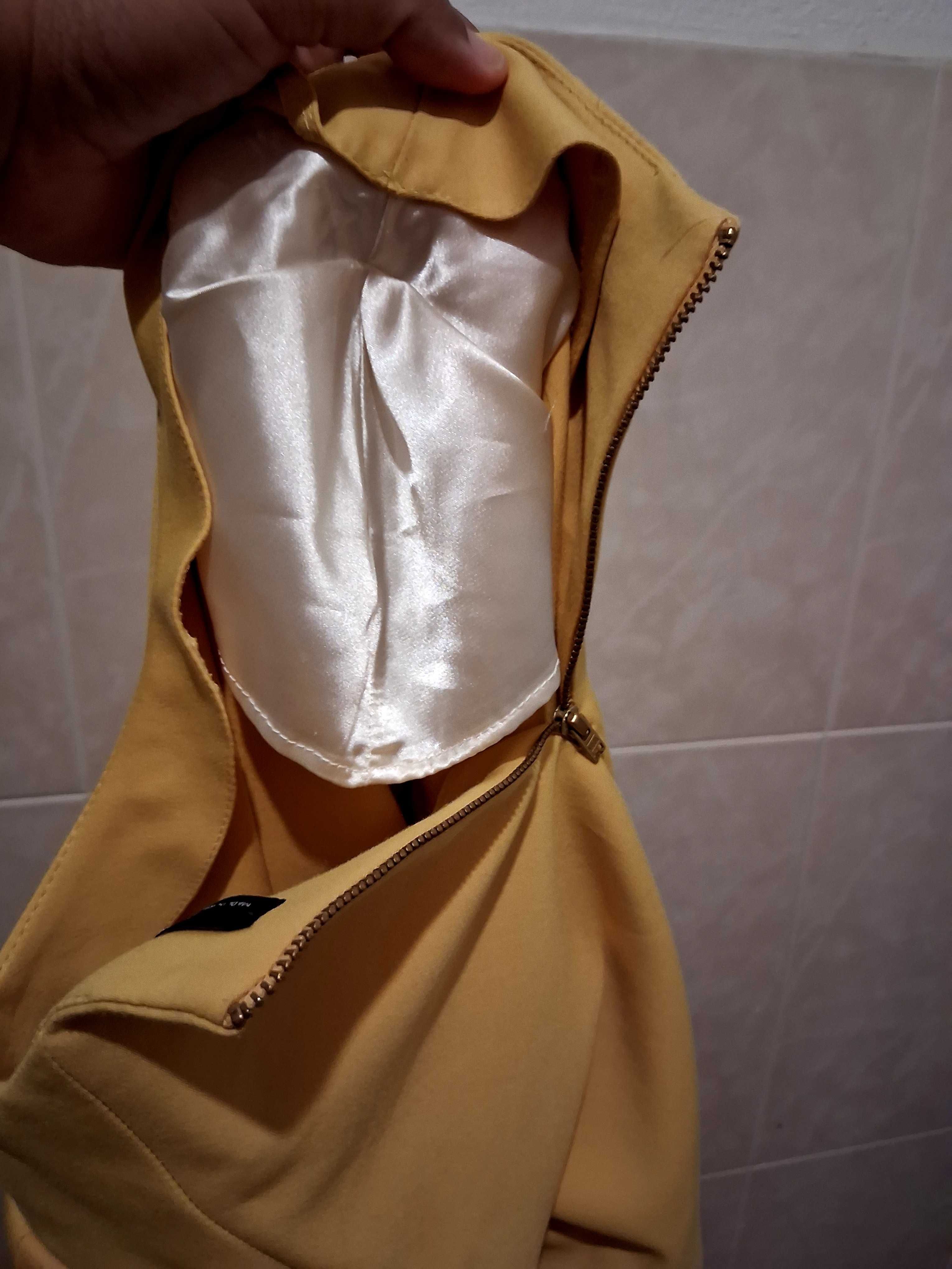 Vestido Zara,com sandália Mia.