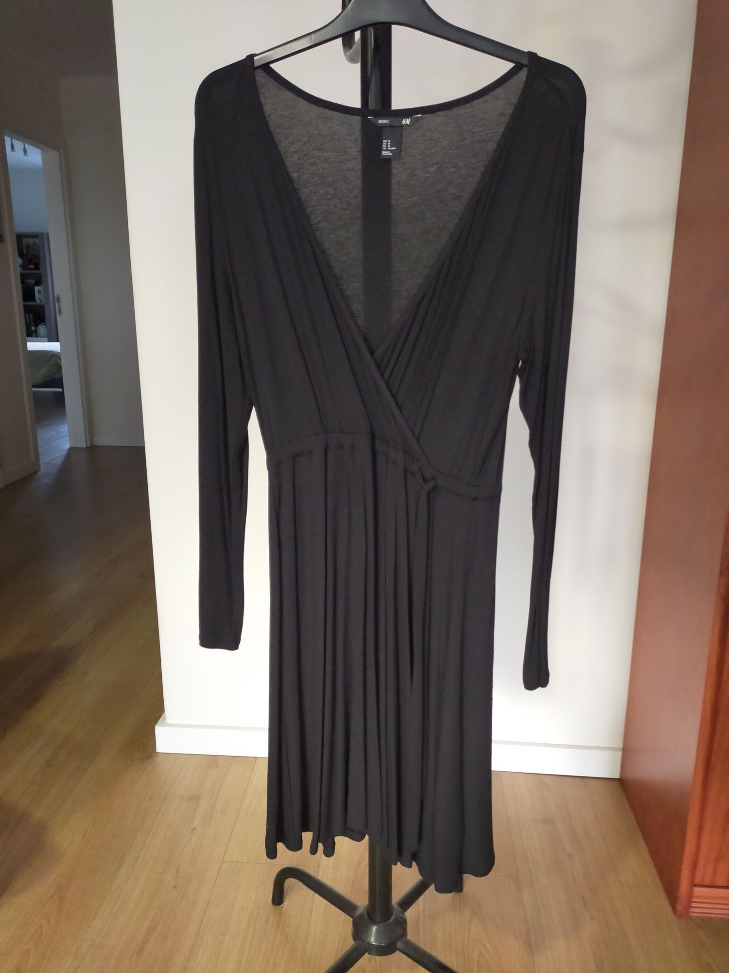 Vestido preto manga comprida