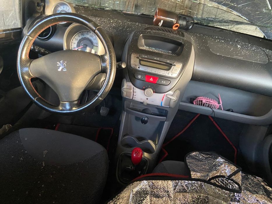 Carro Peugeot acidentado